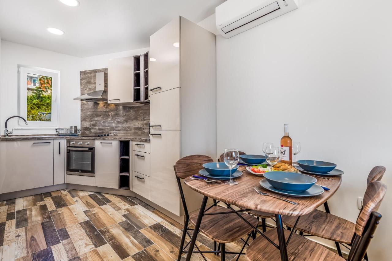 Zita Lovran Apartment